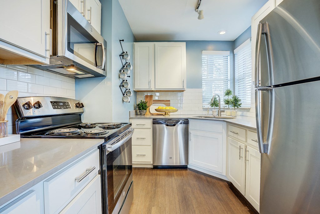 Fully Equipped Kitchen With Modern Appliances at Mallard Bay Apartments, Crown Point