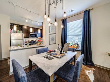 Dinning Area Near Kitchen Dinning Area Near Kitchen at The Retreat Apartments, Virginia - Photo Gallery 4