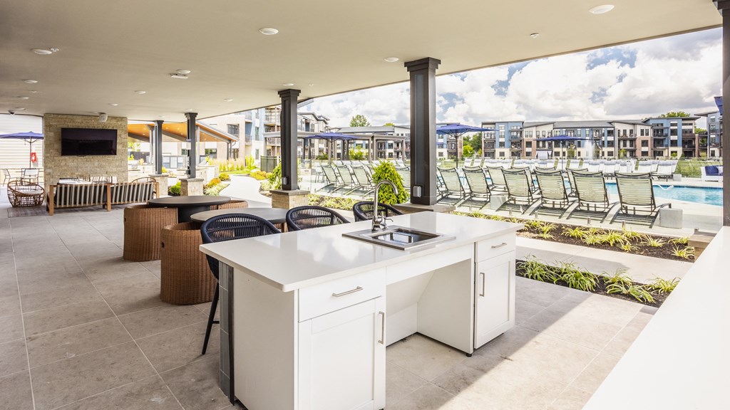 Open clubhouse kitchen with sitting are and TV at Upper Vue Flats, Dublin, OH, Ohio