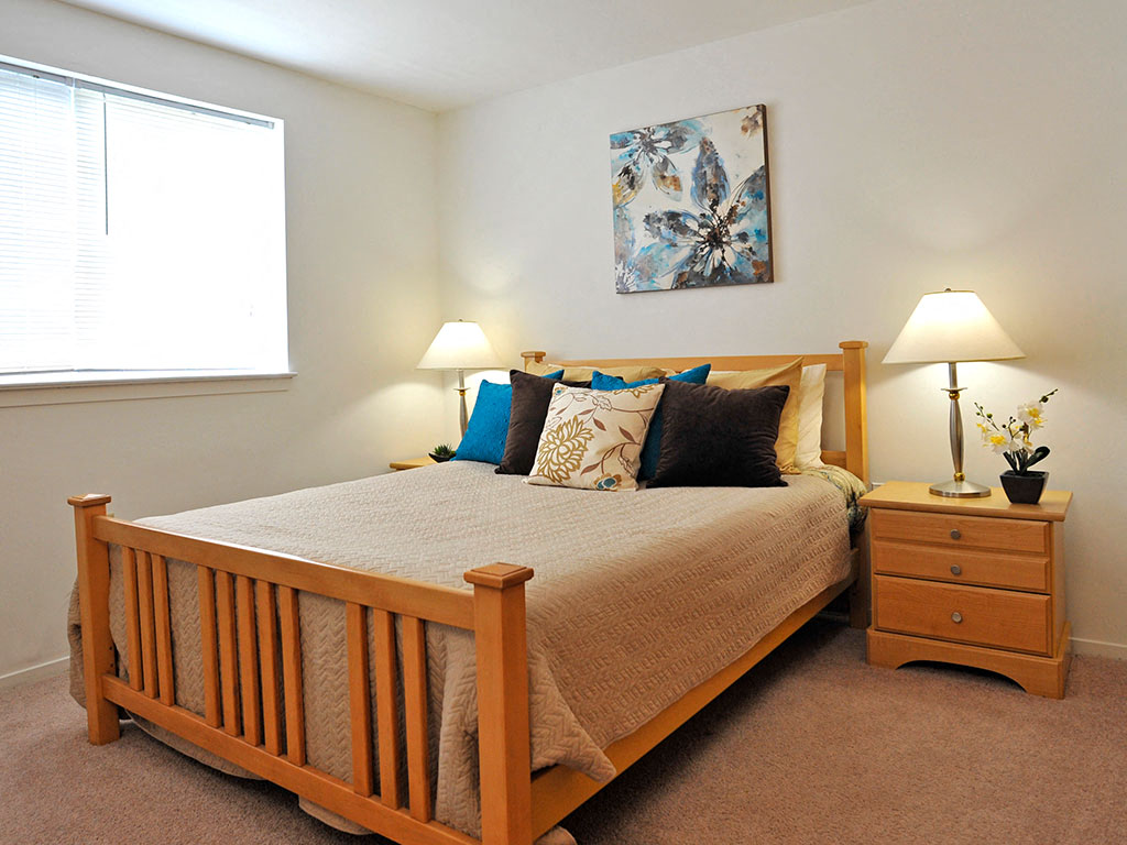 Bedroom at The Harbours Apartments, Michigan