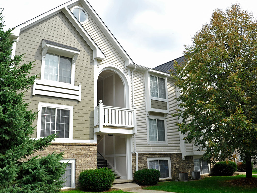Apartment Exterior at Westlake Apartments, Michigan