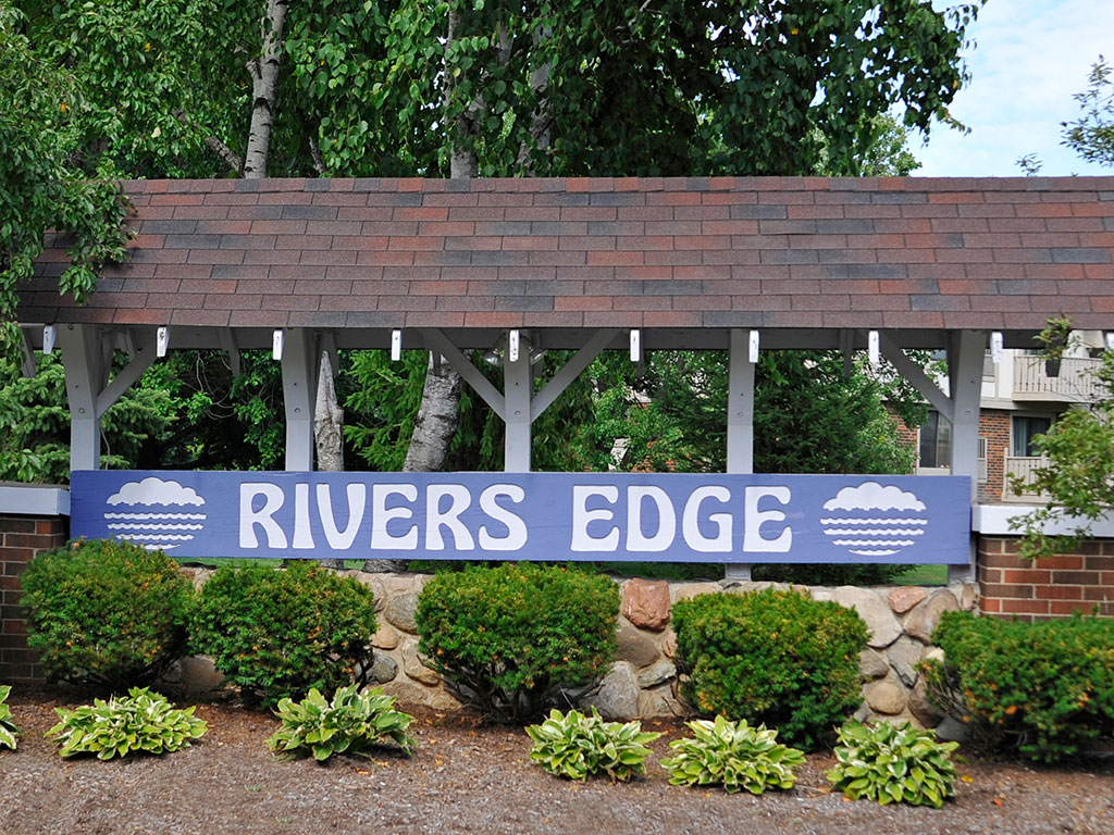 Entrance Sign at Rivers Edge Apartments, Waterford, MI