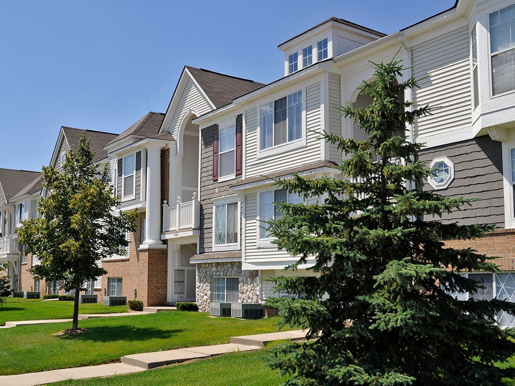 The Harbours Apartments, 44565 Bayview Avenue, Clinton Twp, MI - RentCafe