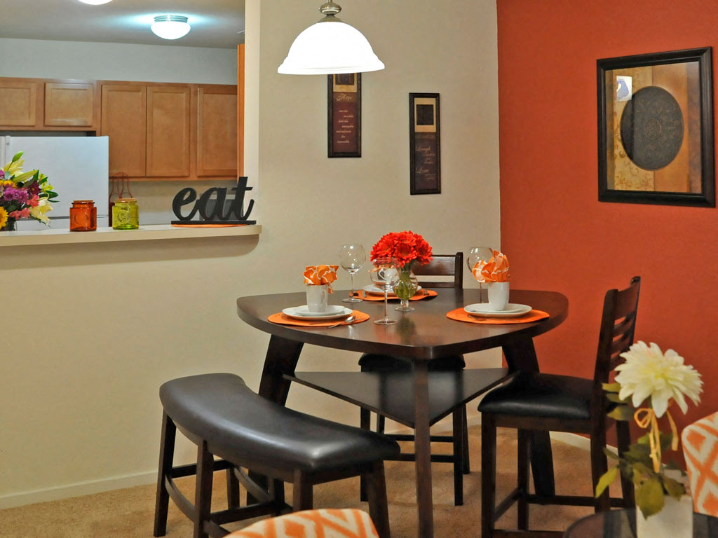 Dining Area at Killian Lakes Apartments and Townhomes, Columbia