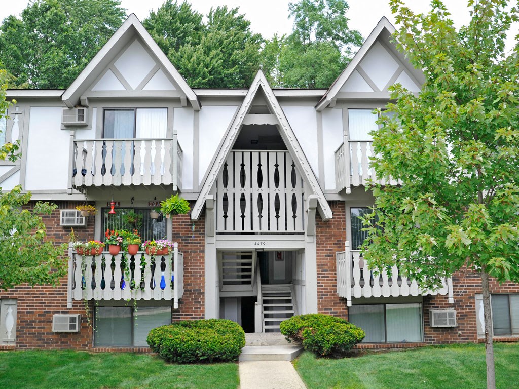 Apartment Exterior at Eastgate Woods Apartments in Batavia, OH 45103