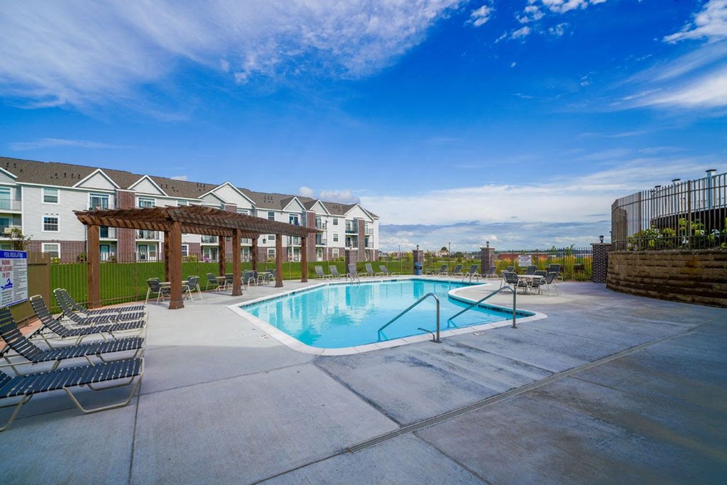 Resort Style Swimming Pool with Pergola Sundeck at Andover Pointe Apartment Homes, La Vista, Nebraska