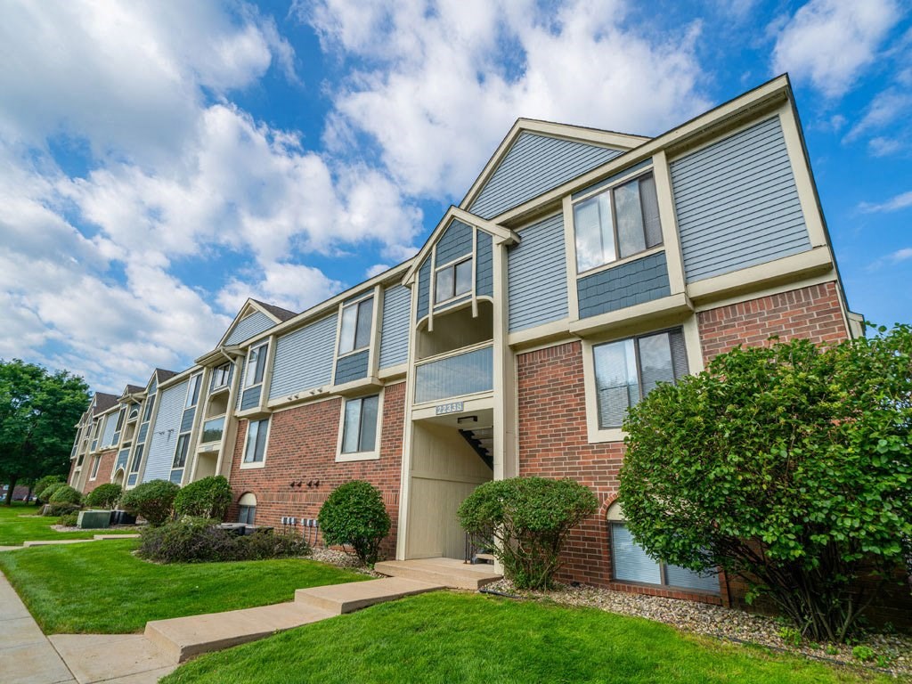 Apartment Building Exterior at Arbor Lakes Apartments, Elkhart, IN, 46516