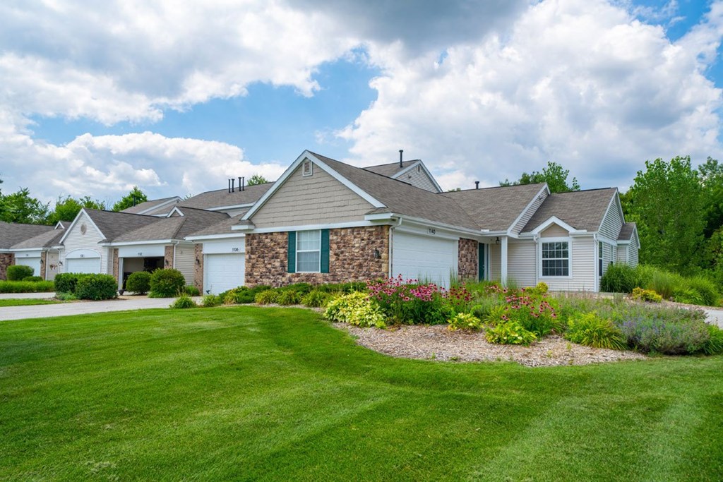 Exquisite Exterior at Autumn Lakes Apartments and Townhomes, Mishawaka, IN, 46544