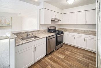 Kitchen with Washer/Dryer at Black Sand Apartment Homes in Lincoln, NE