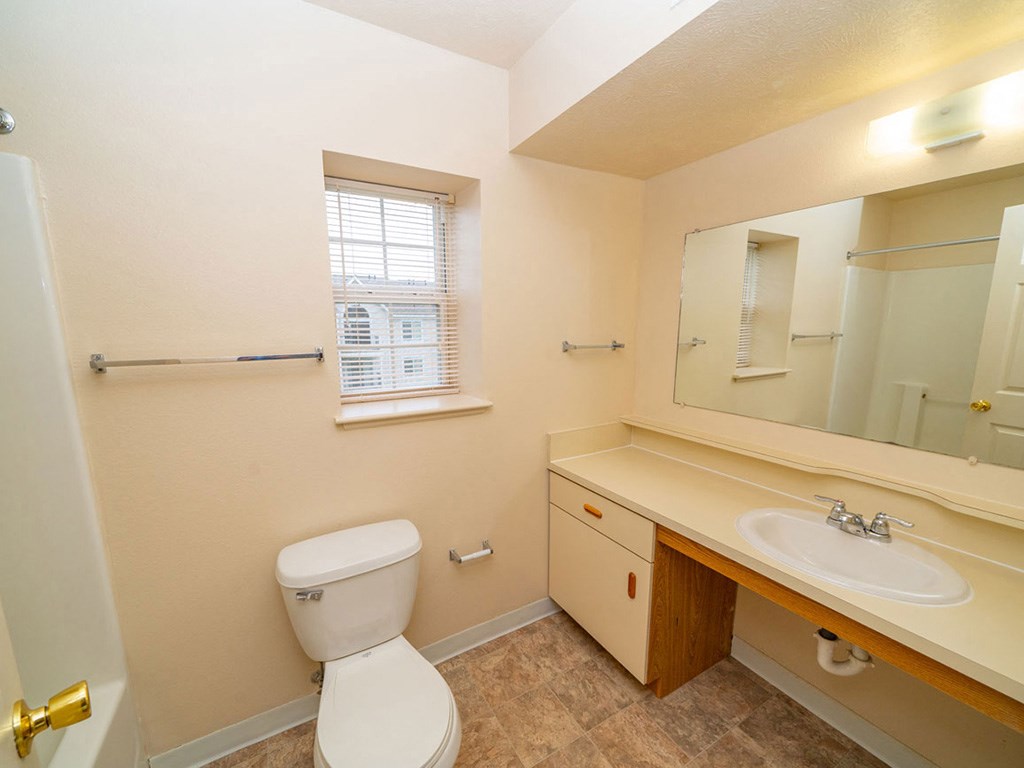 Luxurious Bathrooms at Black Sand Apartment Homes, Nebraska