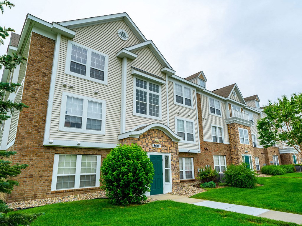Elegant Exterior View at Black Sand Apartment Homes, Lincoln, Nebraska