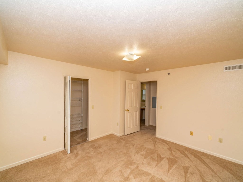 Bedroom With Walk In Closet at Black Sand Apartment Homes, Lincoln, NE, 68504