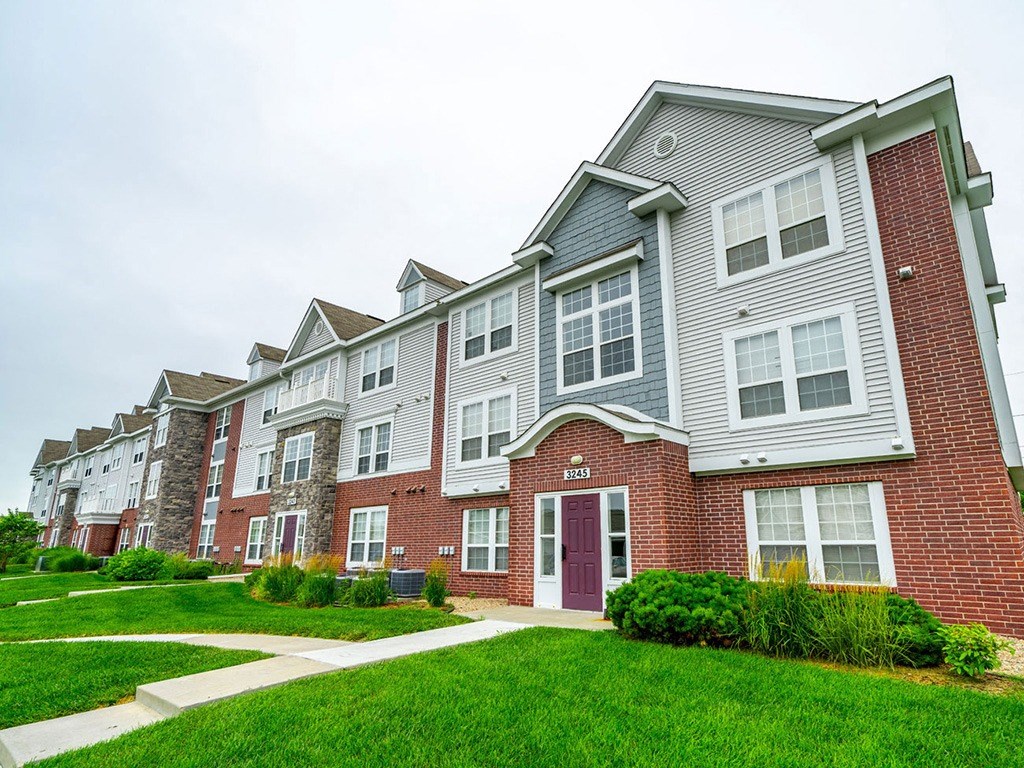 Green Space Walking Trails at Black Sand Apartment Homes, Nebraska