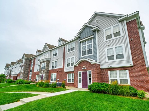 Green Space Walking Trails at Black Sand Apartment Homes, Nebraska