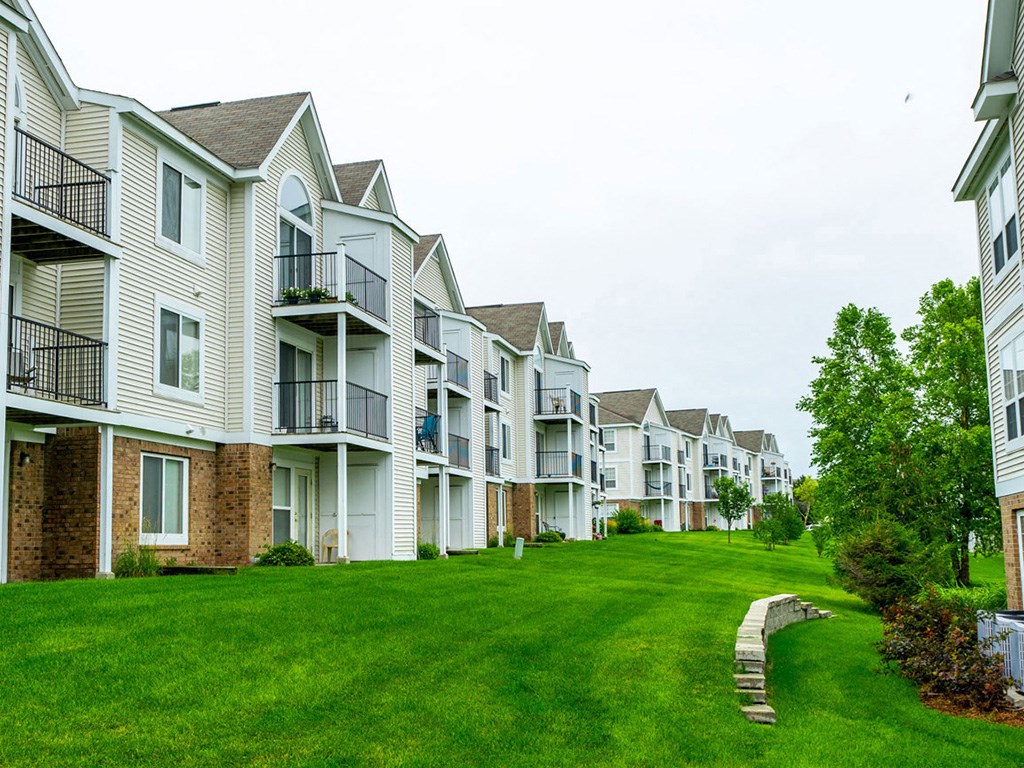 Lush Landscaping at Black Sand Apartment Homes, Lincoln