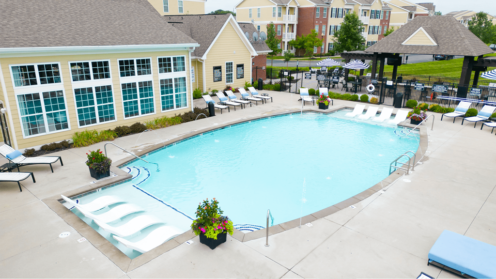 Swimming Pool with Solar Ledge at Bella Vista Apartments, Fishers 46038