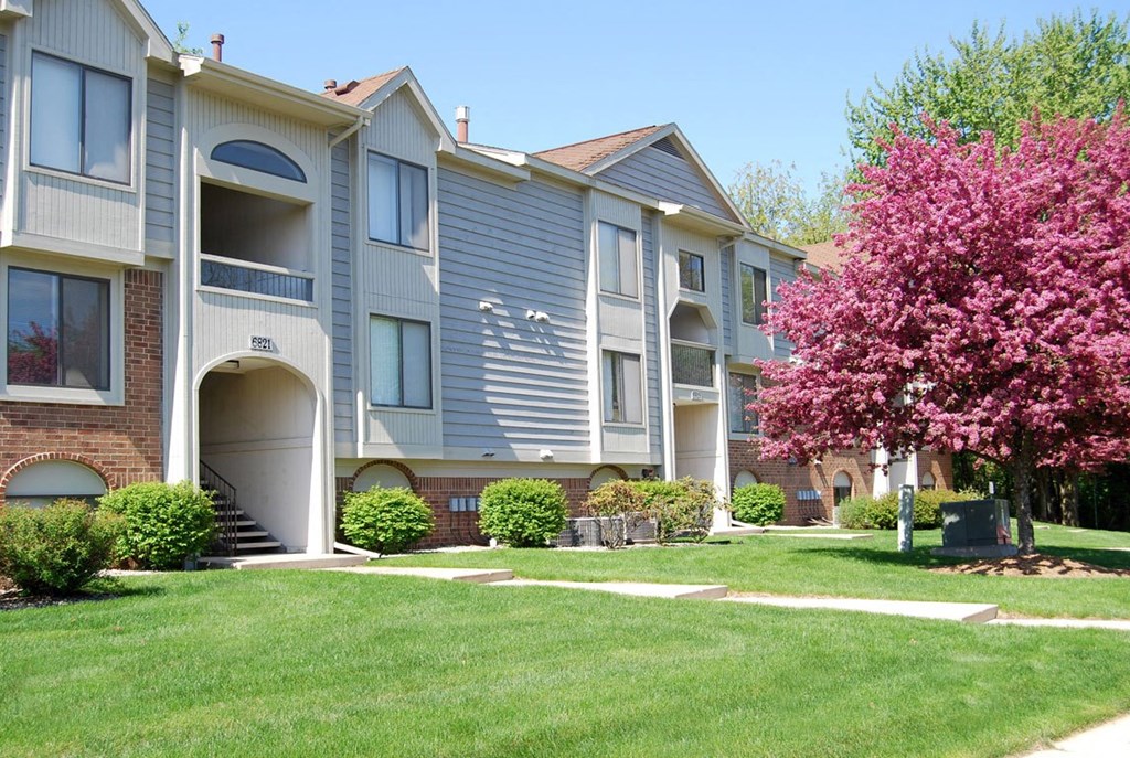 Beautiful Outdoor Spaces at Byron Lakes Apartments, Michigan