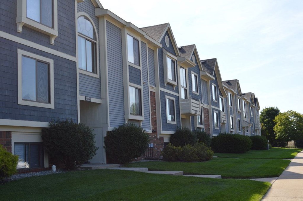 Apartment Building Exterior at Byron Lakes Apartments, Byron Center