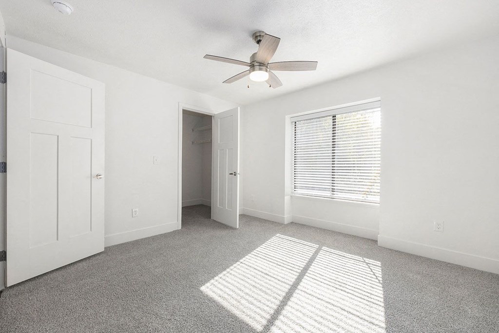 Spacious Bedroom with Ceiling Fan at Byron Lakes Apartments, Michigan, 49315