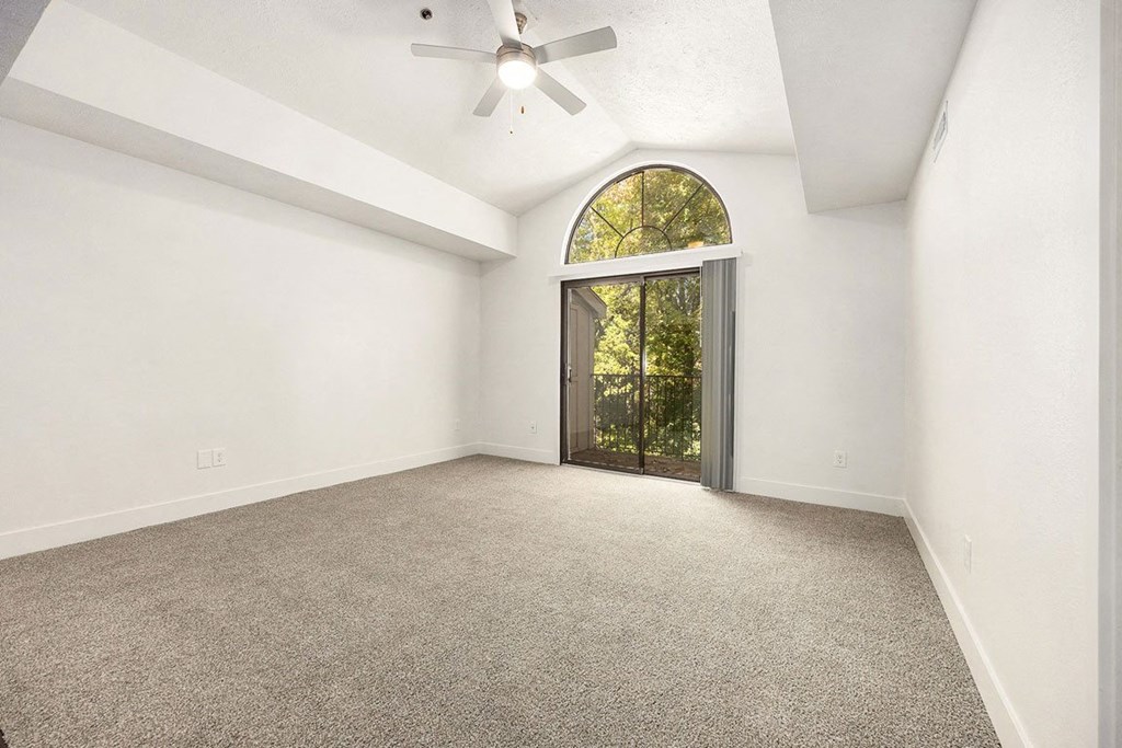 living room with plush carpeting at Byron Lakes Apartments, Byron Center