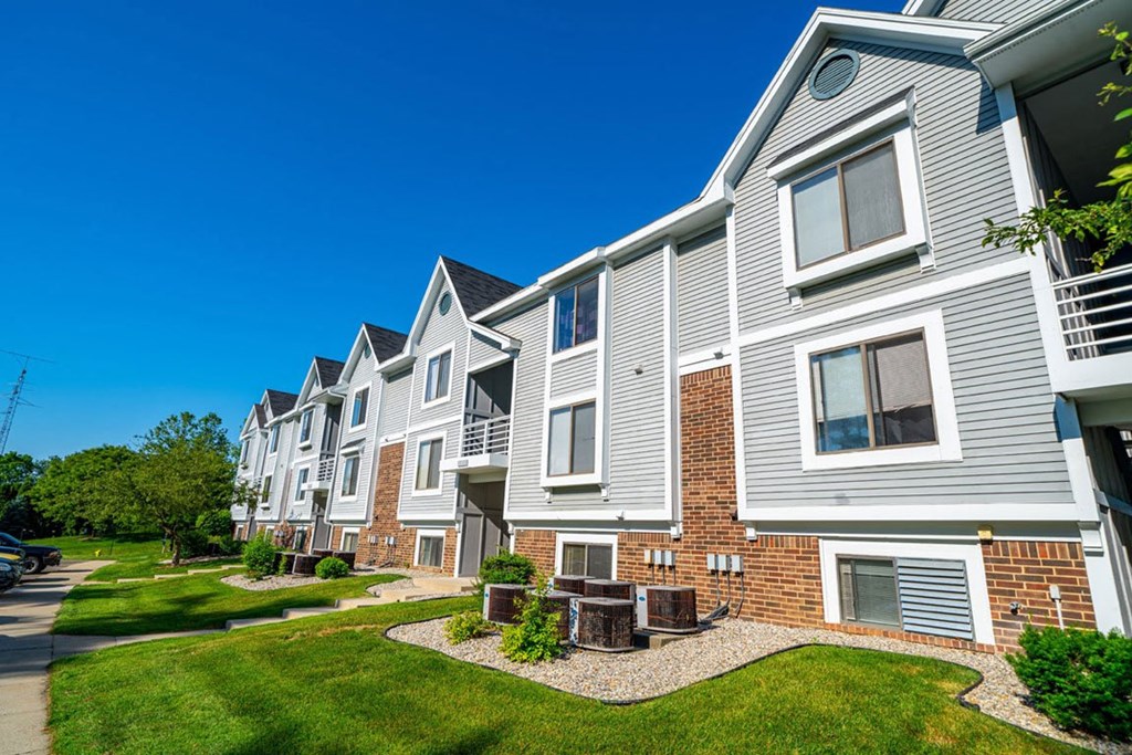 Well Maintained Buildings at Canal Club Apartments in Lansing, MI