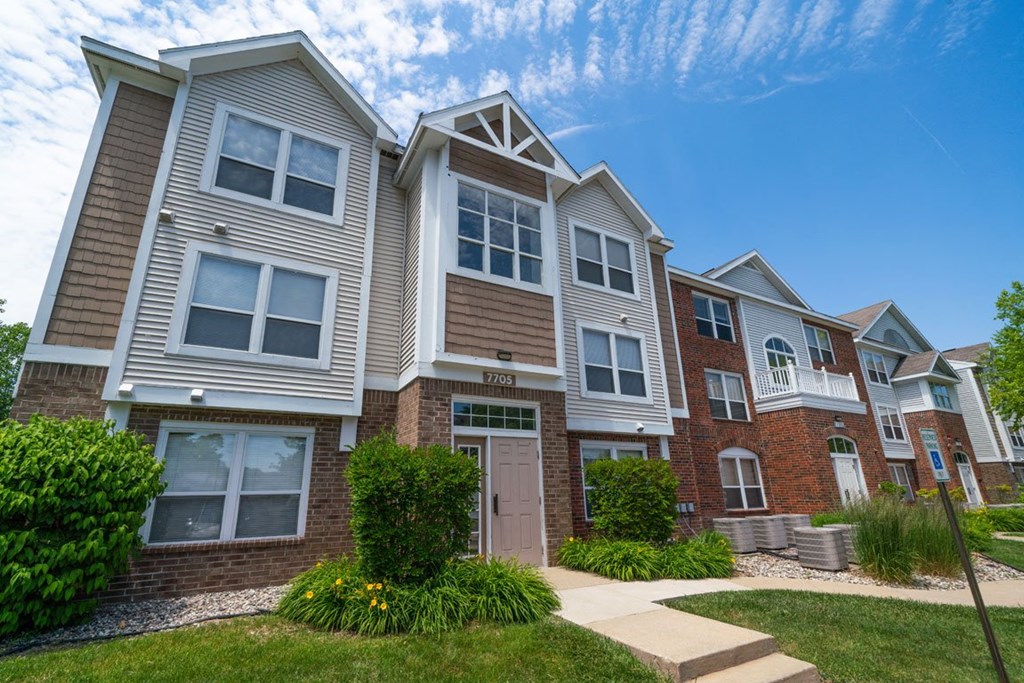Well Maintained Buildings at Canal 2 Apartments in Lansing, MI