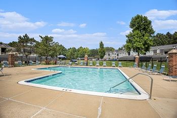 Swimming Pool Access with Large Sundeck and Free Wi-Fi at Canal 2 Apartments, Lansing