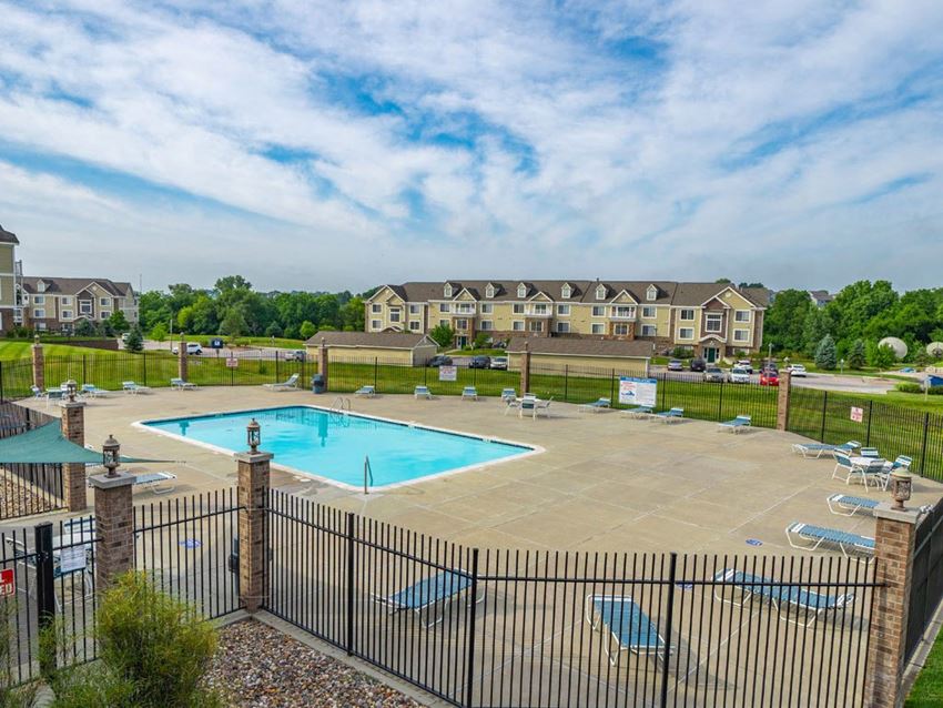 Colonial Pointe At Fairview Apartments, 14102 Williamsburg Court