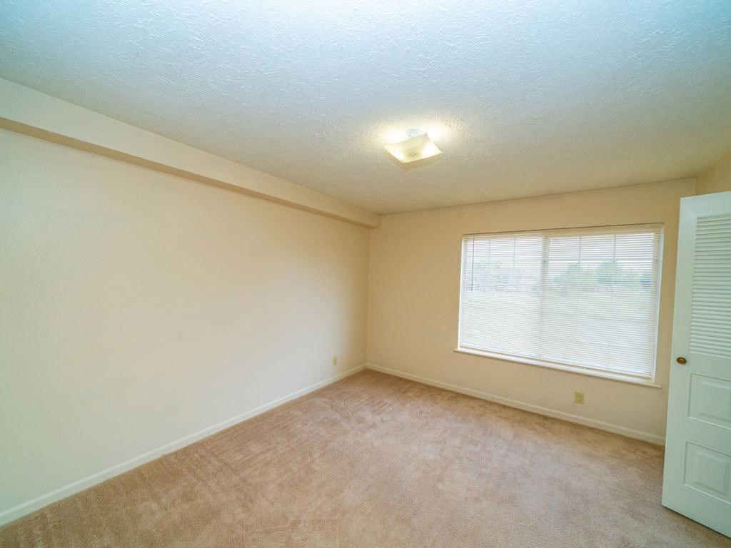 Beautiful Window Blinds at Colonial Pointe at Fairview Apartments, Bellevue, Nebraska