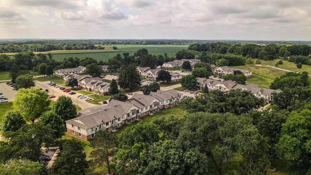 arial view of the ridge at gainesville apartments at Beacon Hill and Great Oaks Apartments, Rockford