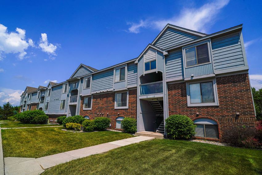 Well Maintained Homes at Dupont Lakes Apartments, Fort Wayne, IN 46825 - Photo Gallery 1