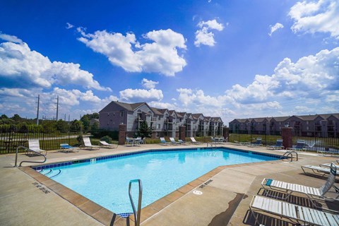 Large Outdoor Pool and Sundeck at Dupont Lakes Apartments, Fort Wayne