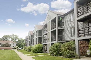 Apartments with Private Balcony or Patio Apartments With Private Balcony or Patio at Emerald Park Apartments, Kalamazoo, Michigan - Photo Gallery 3