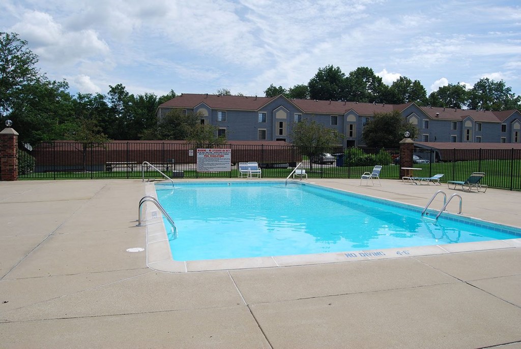 Large Sundeck with Wi Fi at Emerald Park Apartments in Kalamazoo, MI 49001