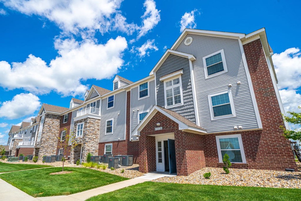 Exterior Property Design at Fieldstream Apartment Homes, Ankeny