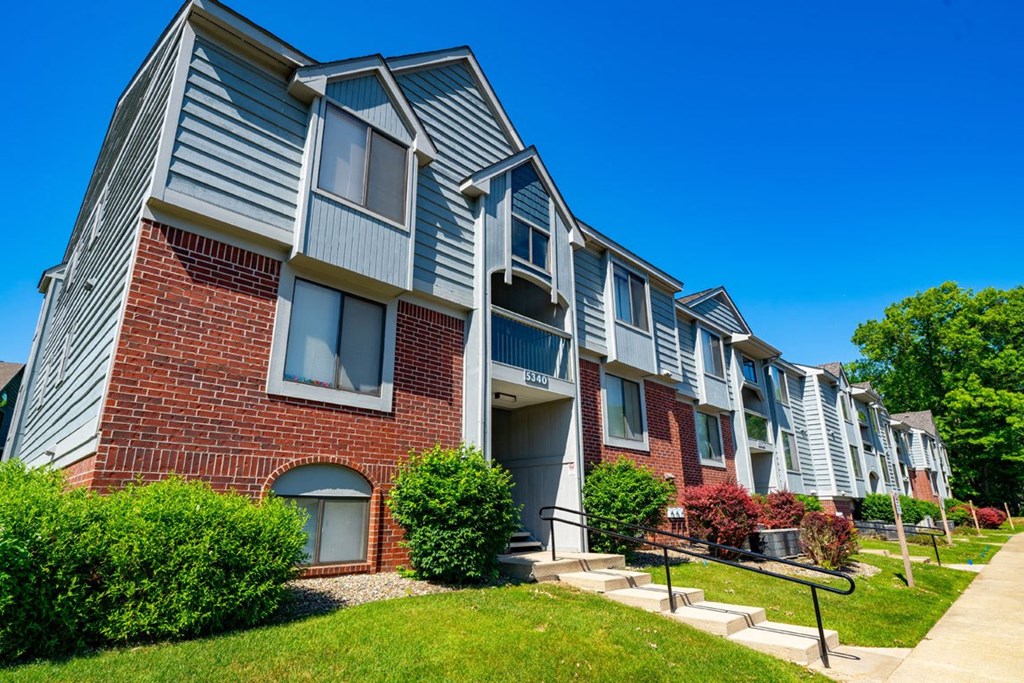 Exterior View of Property at Glenn Valley Apartments, Battle Creek, MI
