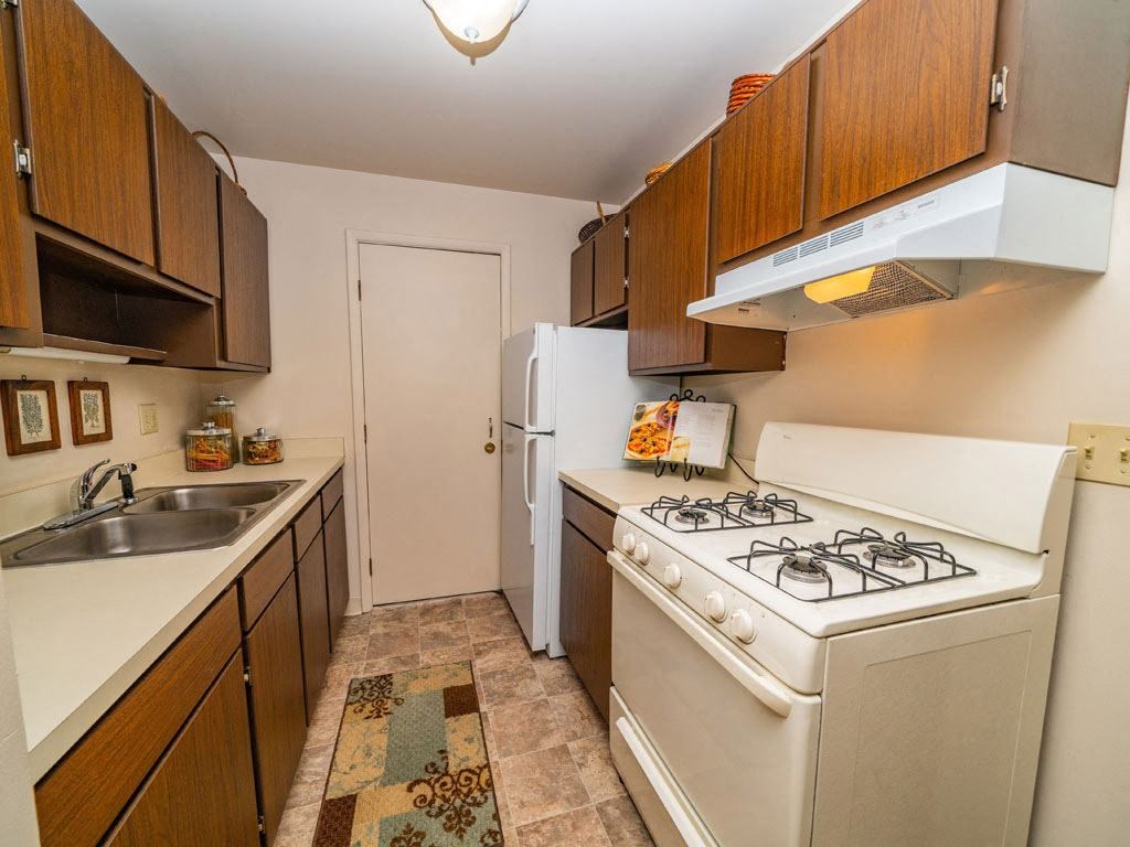 Fully Equipped Kitchen at Glen Oaks Apartments, Muskegon