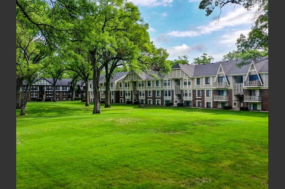 Glen Oaks Apartments, 410 Glen Oaks Drive, Muskegon, MI - RENTCafé