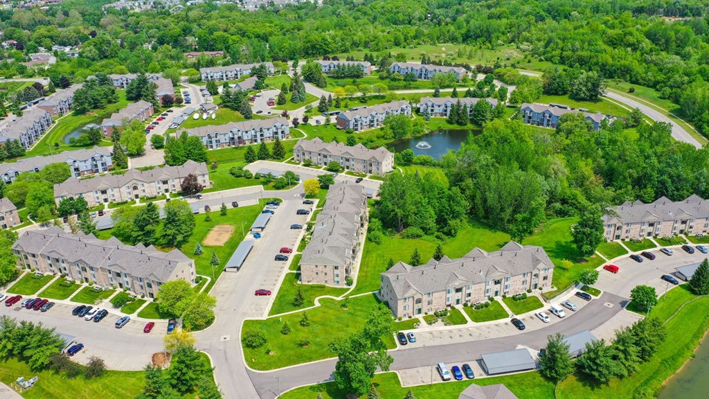 Expertly Landscaped Grounds at Green Ridge Apartments, Grand Rapids, MI 49544