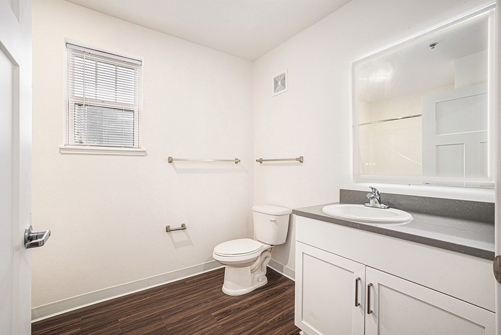 Modern Bathroom at The Grove Apartment Homes, Lincoln, 68512