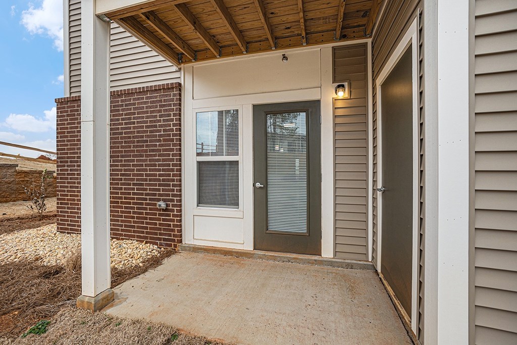 Outdoor Porch at The Grove Apartment Homes, Lincoln, NE