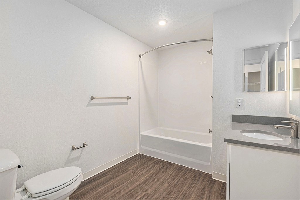 Large Bathroom at The Grove Apartment Homes, Lincoln, NE 68512