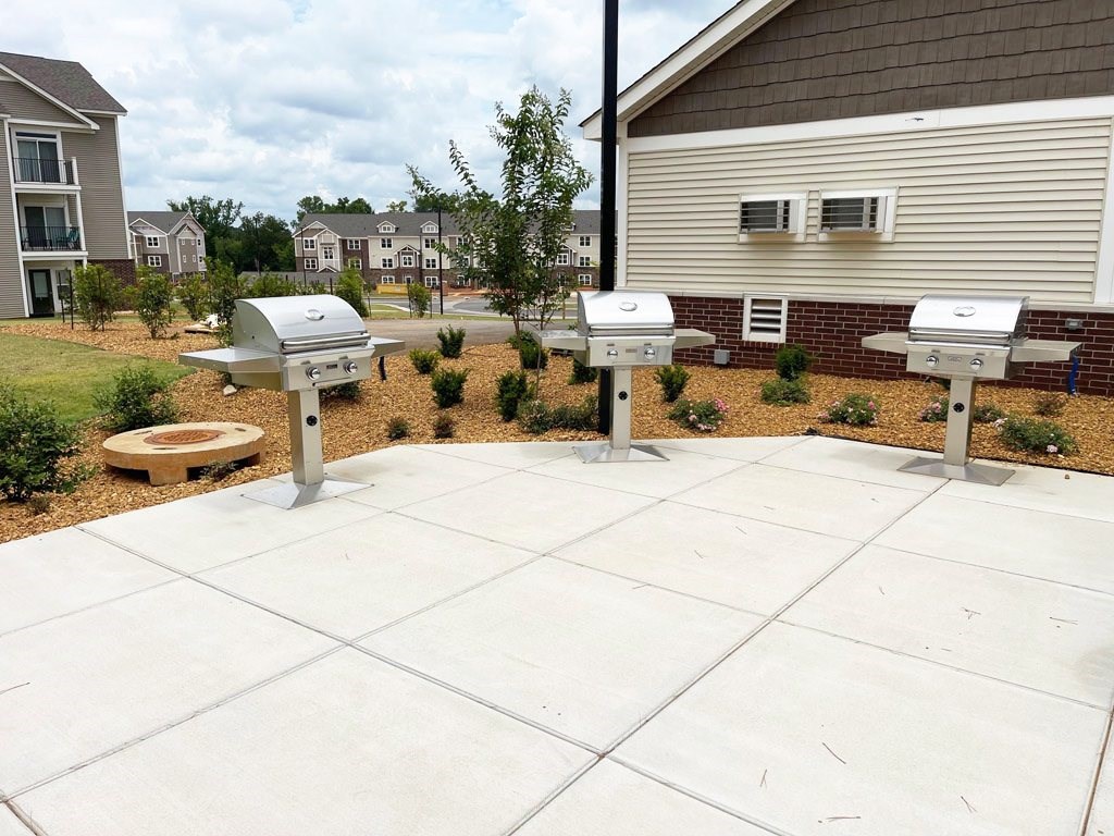 Community Grill Stations at The Grove Apartment Homes, Lincoln