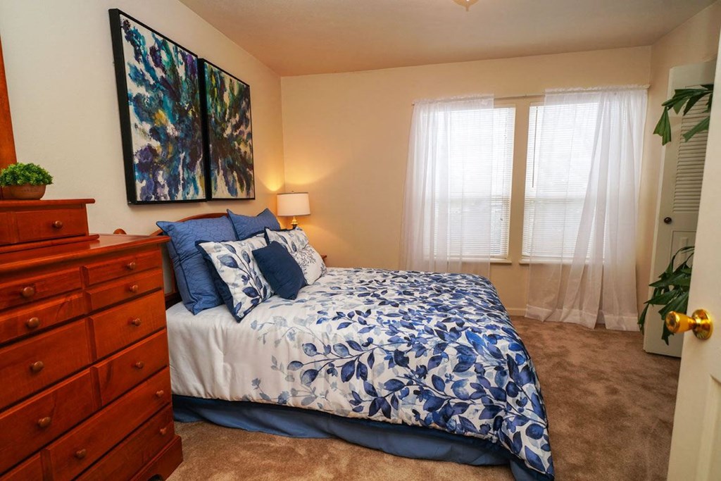 Large Bedroom at Gull Prairie/Gull Run Apartments and Townhomes, Michigan