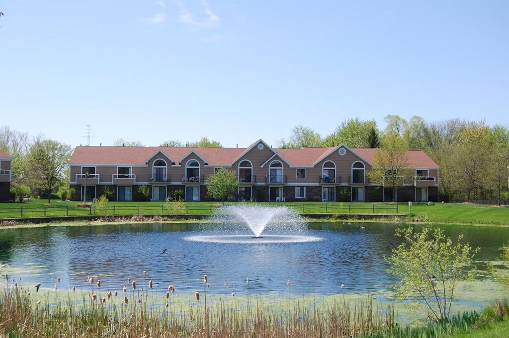 Pond Views at Hampton Lakes Apartments, Walker, MI, 49534