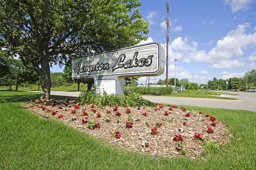 Property Entrance Sign at Hampton Lakes Apartments, Walker