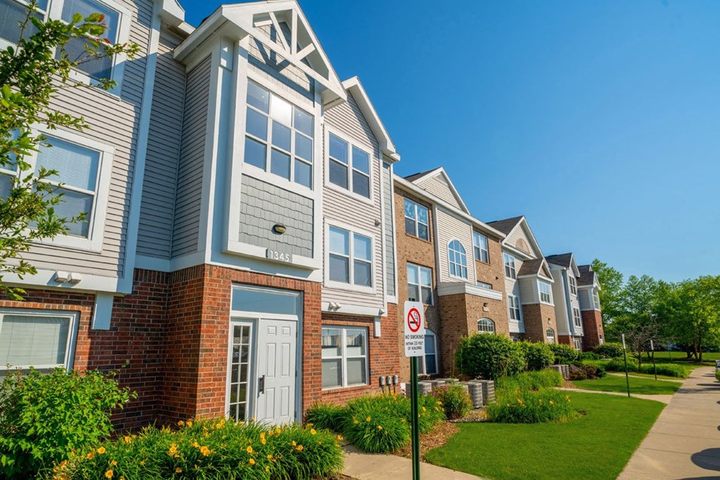 Well Maintained Buildings at Heatherwood Apartments, Grand Blanc