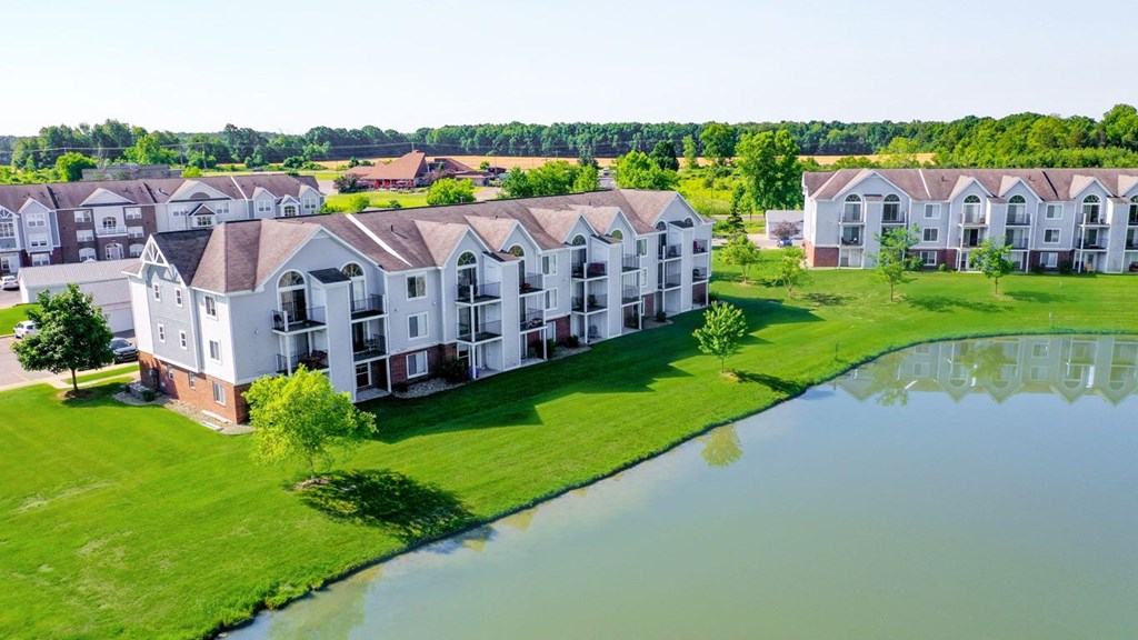 Rear Building View at Heatherwood Apartments, Grand Blanc