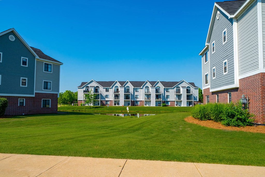 Park Like Grounds at Heatherwood Apartments, Grand Blanc