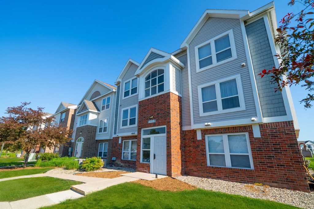 Exterior View of Apartments at Heatherwood Apartments, Grand Blanc, Michigan